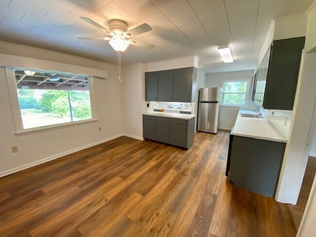 Foto del edificio - 3 Bedroom Home on Large Lot!