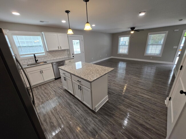 Building Photo - 1112 Race St