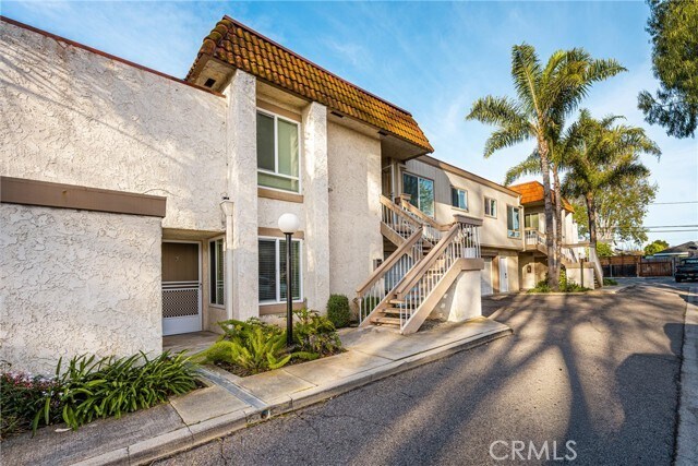 Foto del edificio - 2565 Santa Ana Ave