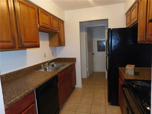 Building Photo - 3939 N Garland Ave
