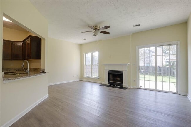 Foto del edificio - 4033 Oak Glenn Dr