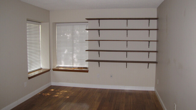 Building Photo - 501 Quail Rock Ave