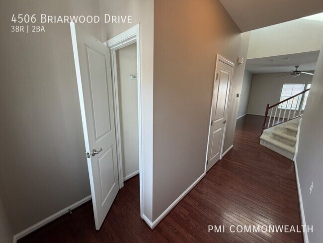 Foto del edificio - 4506 Briarwood Dr
