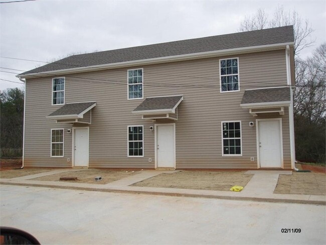 Building Photo - 97 Lily Dr Apt I, Lily Drive Apartments