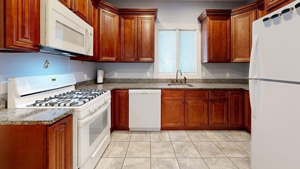 Foto principal - 109 Chelsea St