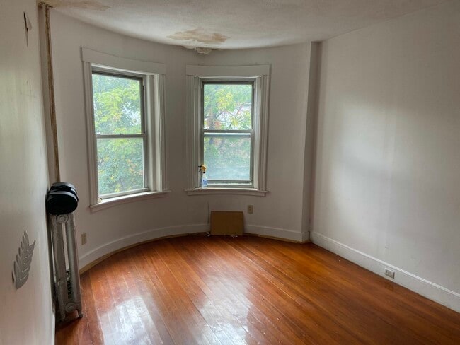 Building Photo - 1905 Beacon St