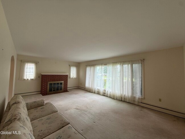 Building Photo - 549 Columbia St Ext