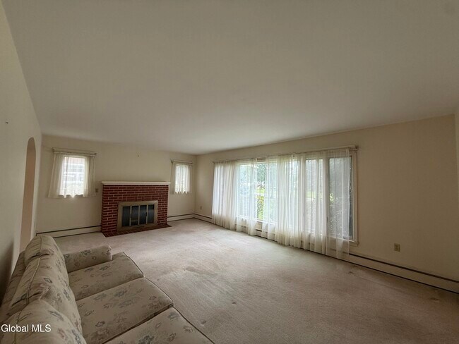 Foto del edificio - 549 Columbia St Ext