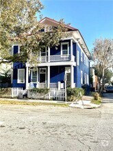 Building Photo - 418 E 40th St