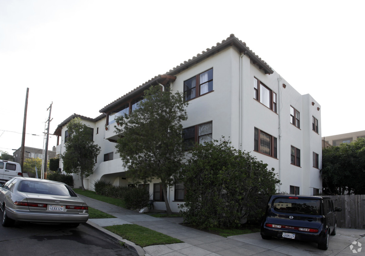 Building Photo - 211-219 Maple St