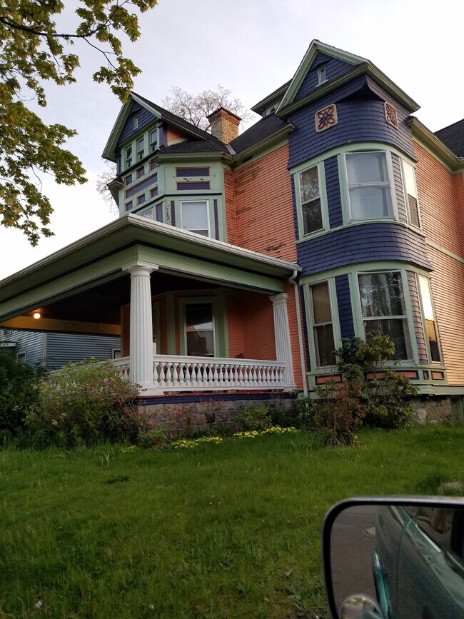 Foto del edificio - 113 Packard Ave SE