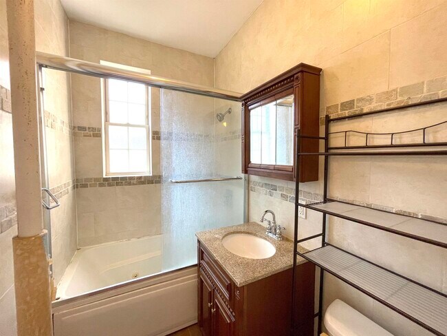 Foto del edificio - 2677 John F. Kennedy Blvd