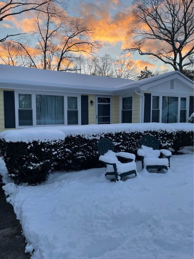 670 Old Baptist Rd Unit 672, North Kingstown, RI 02852 Condo for Rent