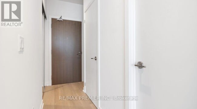 Building Photo - 1928 Lake Shore Blvd W