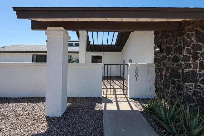 Building Photo - 3001 W Mercer Ln