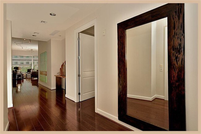 Foto del edificio - 3 Waterway Square Pl