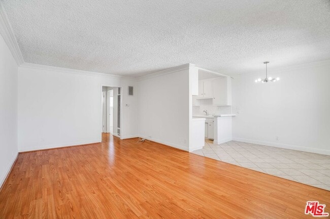 Building Photo - 7548 Hampton Ave