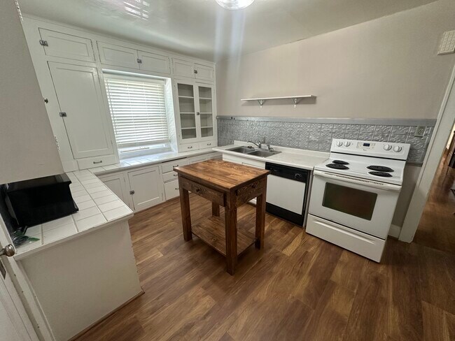 Foto del edificio - 1025 S Clay St