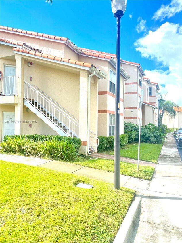 3310 Pinewalk Dr N Unit 1833, Margate, FL 33063 Condo for Rent in Margate, FL