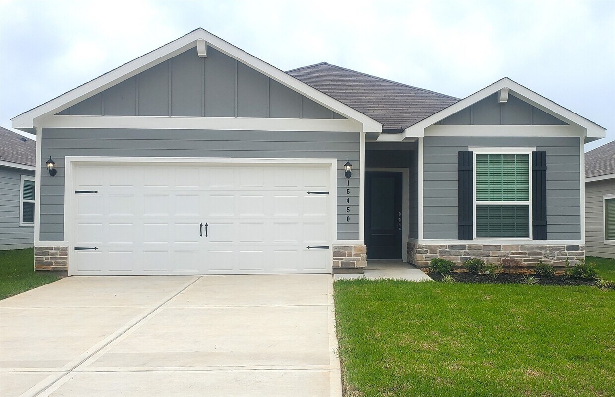 Primary Photo - 15450 Maple Ter Dr