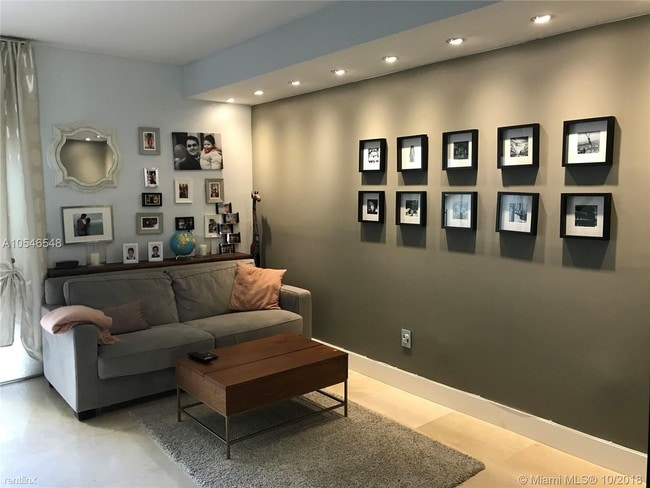 Foto del edificio - 2 br, 2 bath  - Brickell Forest Condo