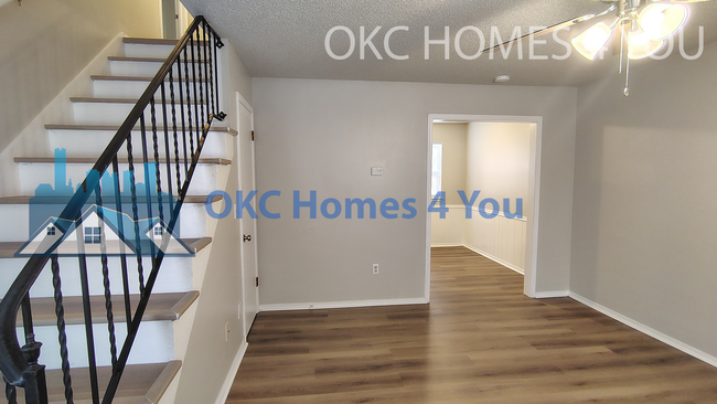 Building Photo - Updated 2bed in Yukon