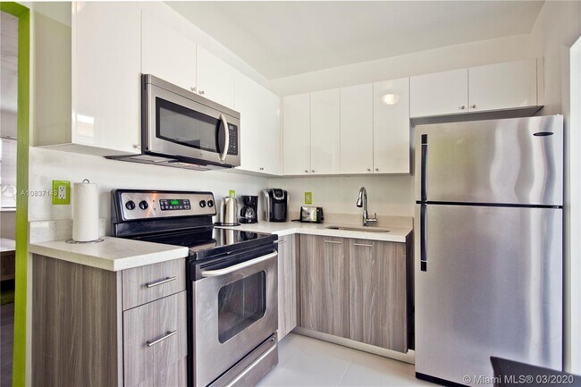 Foto del edificio - 1711 Fletcher St