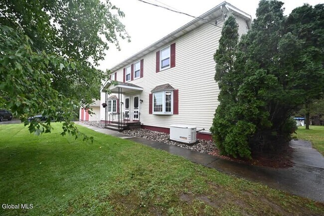 Foto del edificio - 229 Middletown Rd