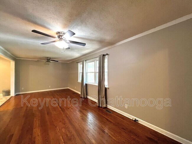 Building Photo - 3934 Kensington Dr