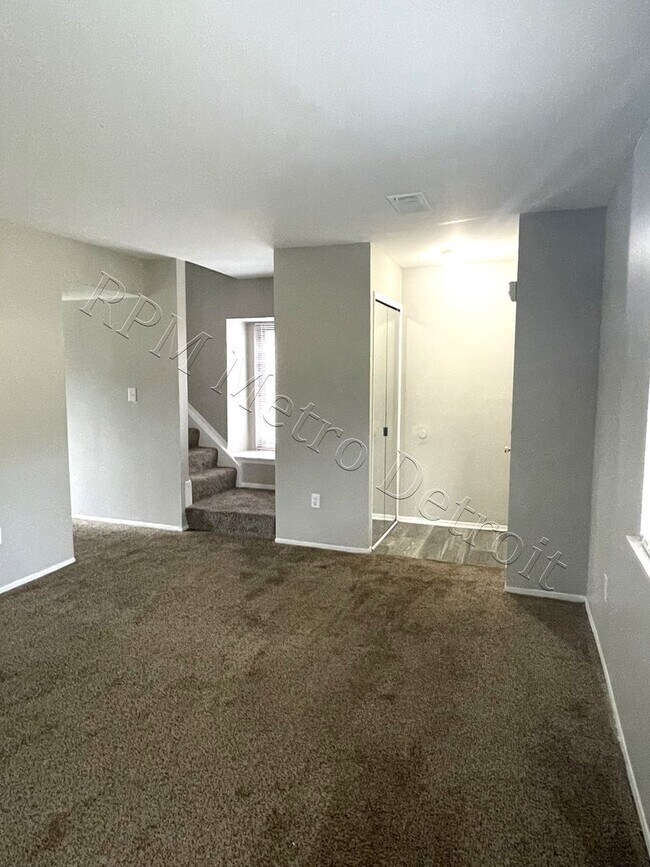 Building Photo - MOVE-IN READY SOUTHFIELD CONDO