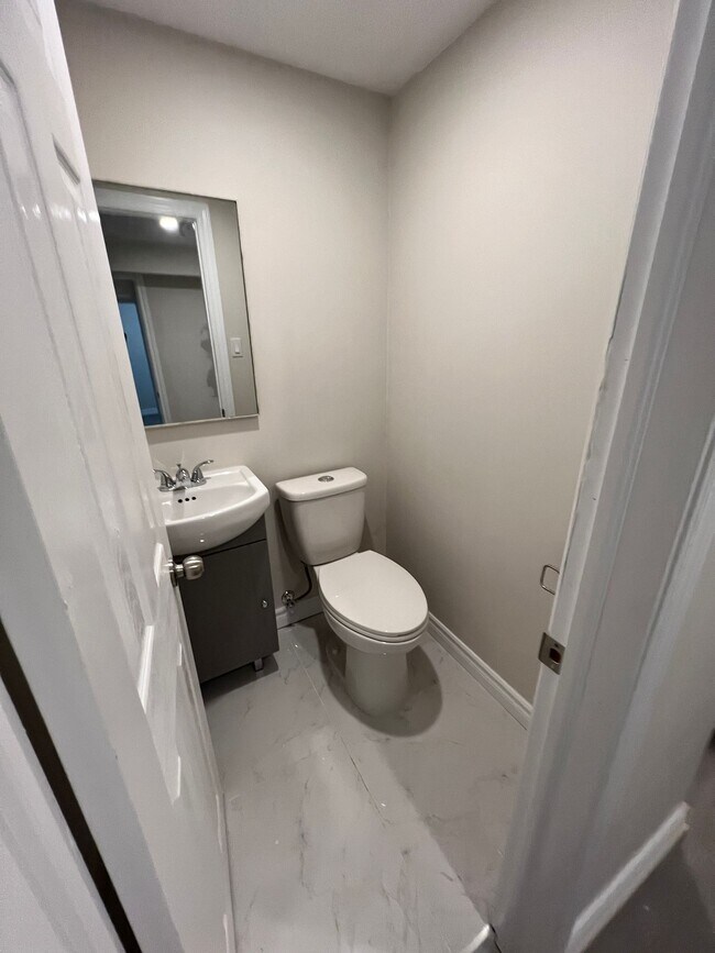 Building Photo - 18 Gilroy Dr