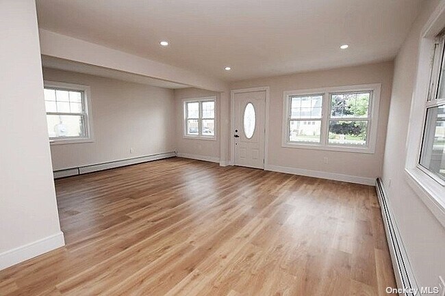 Building Photo - 74 Davis St