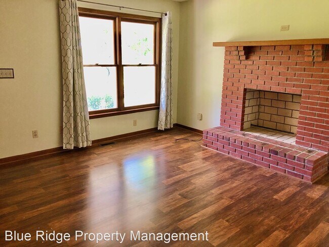 Building Photo - 3 br, 2 bath House - 1602 E. Jackson Blvd.