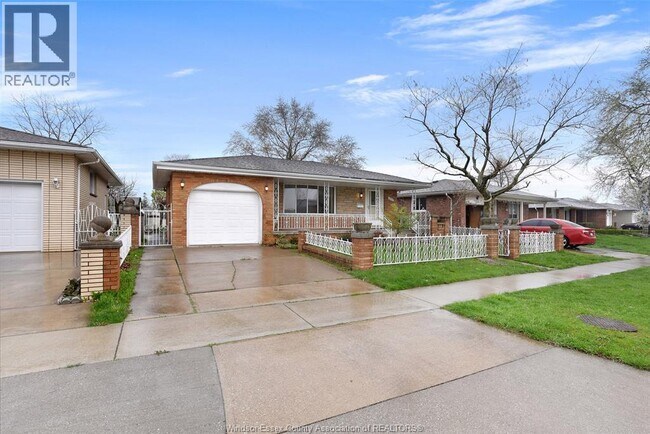 Building Photo - 10770 Eastcourt Dr
