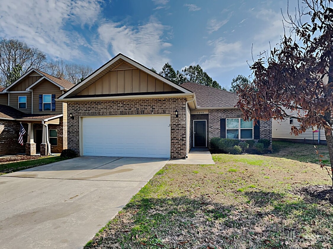 Primary Photo - 5098 Summersun Drive Morrow GA
