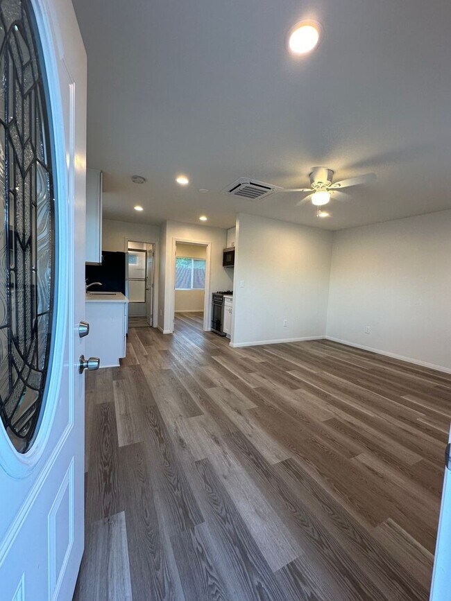 Foto del edificio - 3432-3432 Egan St