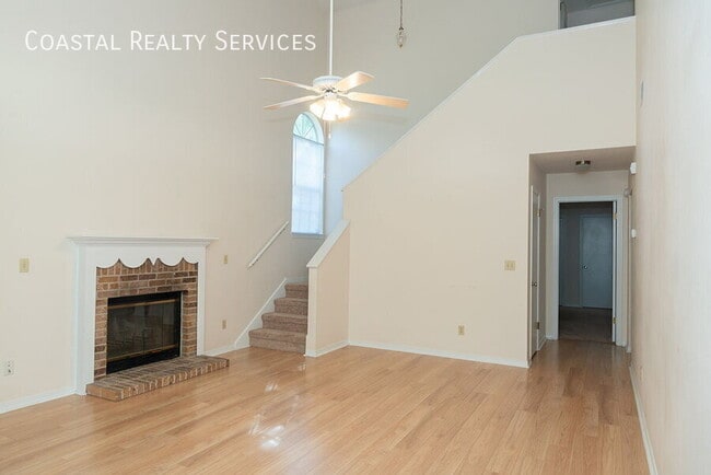 Building Photo - 69 7th St