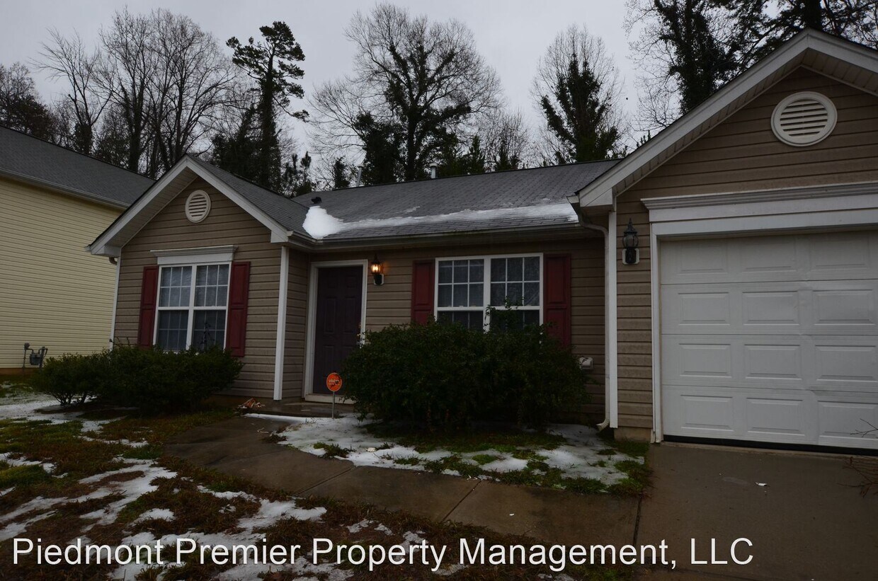 6218 Creekbrooke Ct, Browns Summit, NC 27214 House Rental in Browns