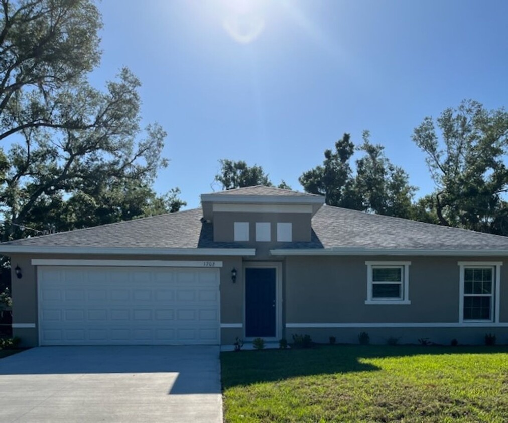 Foto principal - STUNNING Brand New 3/2 Home in North Port