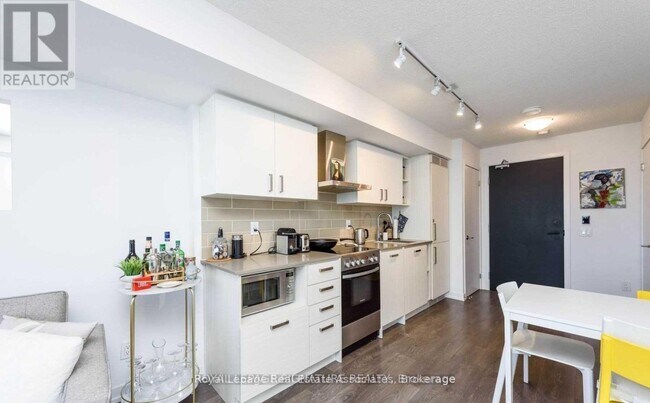 Building Photo - 125 Redpath Ave