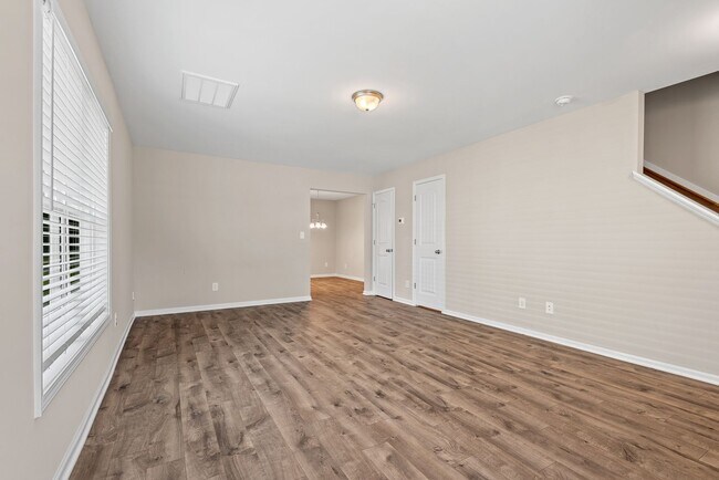 Building Photo - MOVE IN SPECIAL - Beautiful 2 Bedroom Townhome in Clayton