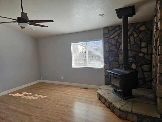 Foto del edificio - 3 bed 2 bath single level Home, Pet friendly