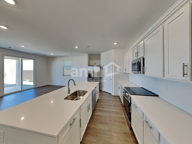 Building Photo - 9555 Harkes Dr