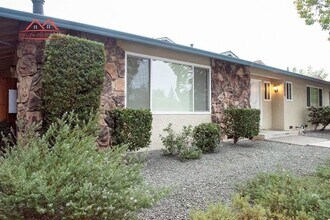 Building Photo - 3820 Moorpark Ave