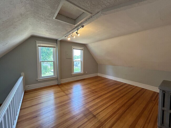 Building Photo - 802 Grand CT Lease Only