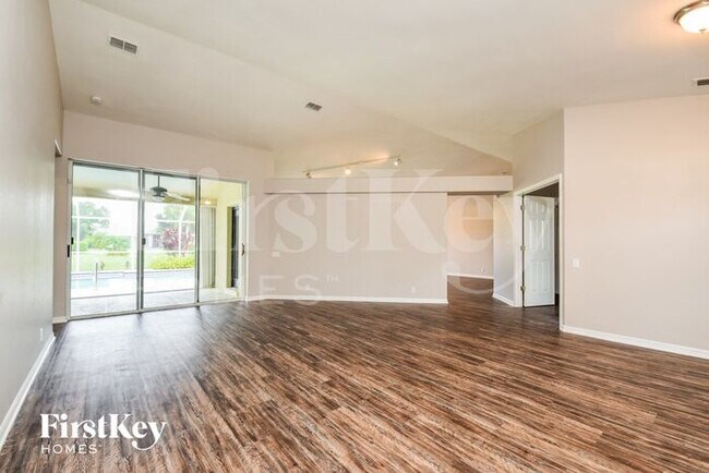 Foto del edificio - 578 Charwood Ave S