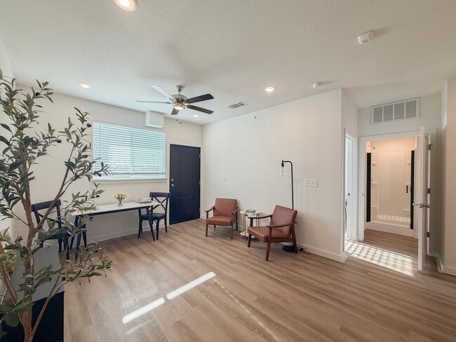 Building Photo - Beyond The Bend