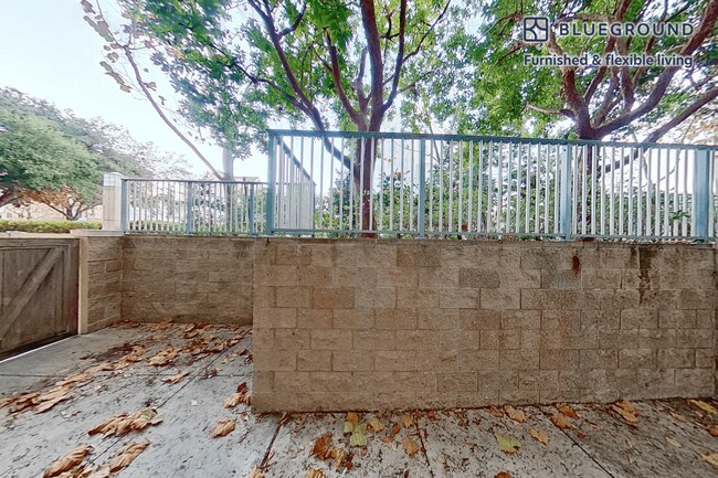 Foto del edificio - 2400 W El Camino Real