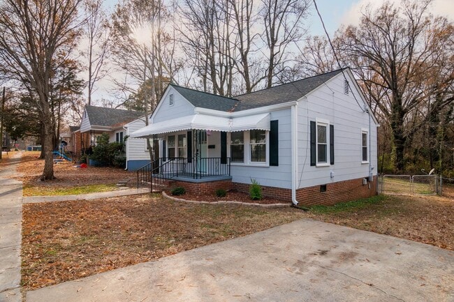 Building Photo - Fantastic Renovation! 2 Bed, 1 Bath home i...
