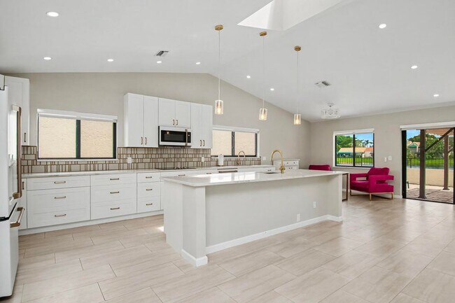 Foto del edificio - 21460 Laguna Dr